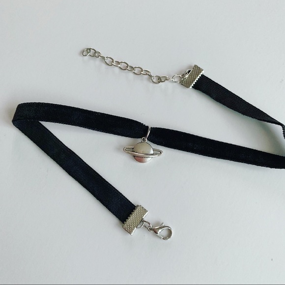Black Velvet Saturn Choker🌌 - Picture 3 of 4